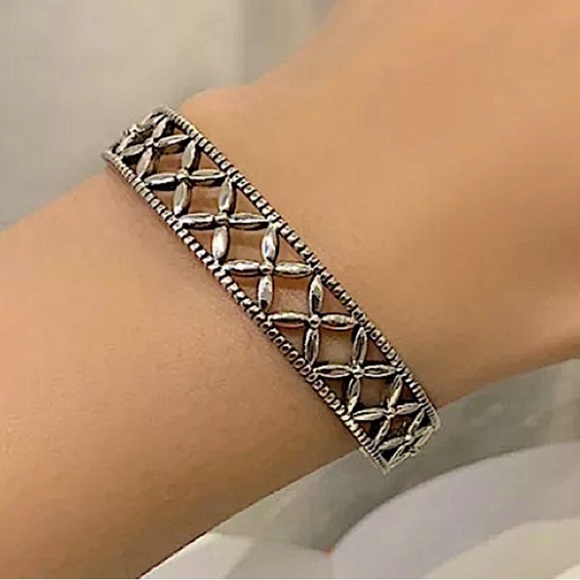 Minimalist Sterling Silver Vintage Bangle Bracelet - Picture 3 of 5